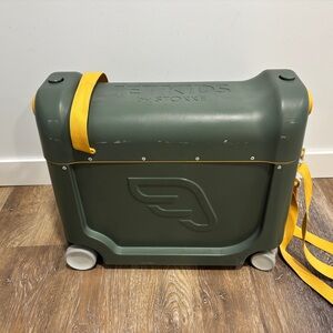 Stokke Green Kids Ride-On Suitcase
